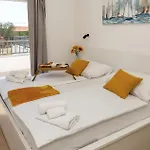 Pet Friendly In *