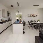 Pet Friendly In *
